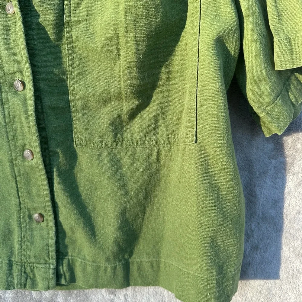Universal Thread Women’s Olive Utility cropped box fit Button-Up Shirt – Size M - Picture 4 of 15